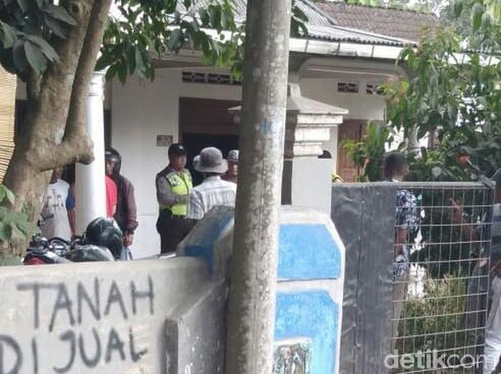 Lima Pelajar SMK di Blitar Diamankan Sedang Mesum di Kos Drive Thru Lima Pelajar SMK di Blitar Diamankan Sedang Mesum di Kos Drive Thru