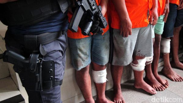 Para Tersangka Kasus Kejahatan Dijejer di Polda Metro Jaya