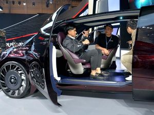 Kaesang Lihat Mobil Futuristic Toyota