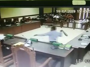 Sabet Hakim Pakai Ikat Pinggang, Pengacara Mengaku Khilaf Sabet Hakim Pakai Ikat Pinggang, Pengacara Mengaku Khilaf