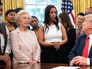 Trump Bertemu Tokoh Muslim Uighur dan Rohingya, China Protes Trump Bertemu Tokoh Muslim Uighur dan Rohingya, China Protes