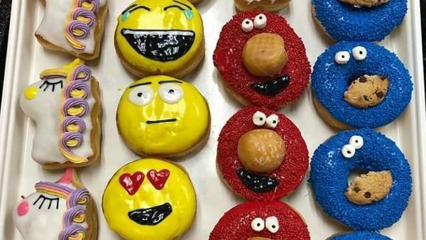 Warna-Warni Donat Bentuk Nanas hingga Elmo yang Empuk Menggemaskan