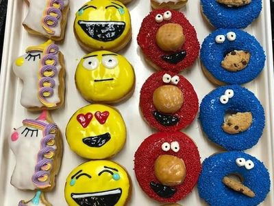 Warna-Warni Donat Bentuk Nanas hingga Elmo yang Empuk Menggemaskan