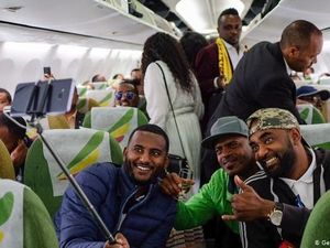 Berfoto di Pesawat, Ini Hal-hal yang Harus Diperhatikan