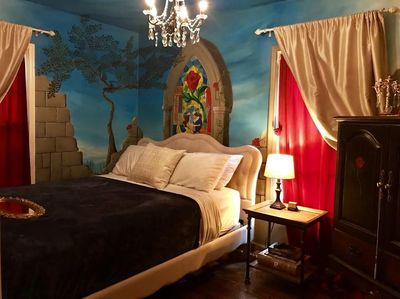 Wanita Sulap Kamar Mungil Jadi Super Cantik Bertema Beauty and the Beast