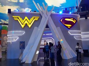 Melihat Aksi Wonder Woman dan Superman di 4D Theater