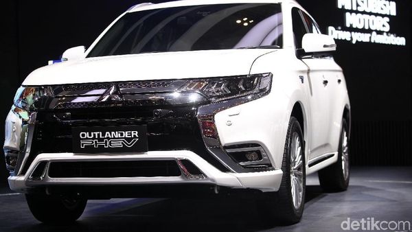 Intip Jeroan Mobil Hijau Outlander PHEV, Genset Berjalan Mitsubishi