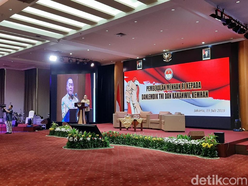 Menhan: Perangi Teroris Tak Bisa dengan Senjata Saja Tapi Juga Bela Negara Menhan: Perangi Teroris Tak Bisa dengan Senjata Saja Tapi Juga Bela Negara