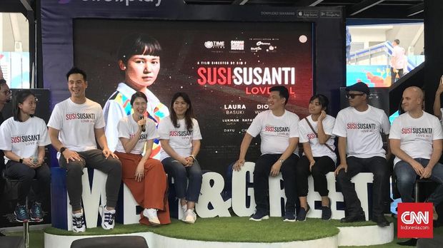 Laura Basuki (ketiga dari kiri) sejak awal berharap mendapat peran sebagai Susy Susanti.