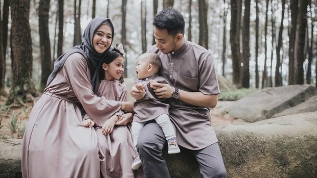 Poppy Bunga dan keluarganya