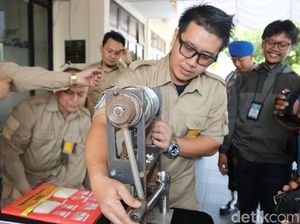 Polres Bogor Gerebek Pabrik Esktasi Berbahan Ekstrak Kopi dan Obat Warung