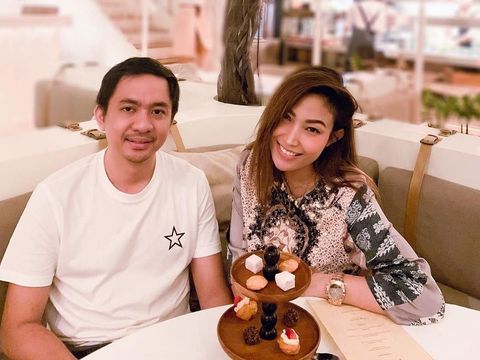 Hamil Anak Ketiga, Suami Berikan Hadiah Restoran pada Ayu Dewi