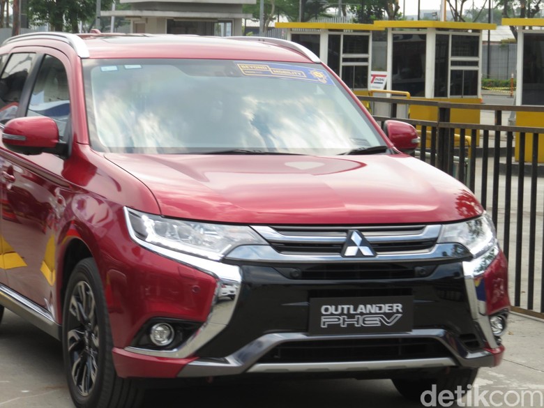 Mitsubishi Outlander PHEV Foto: Rangga Rahardiansyah/detikOto Mitsubishi Outlander PHEV Foto: Rangga Rahardiansyah/detikOto