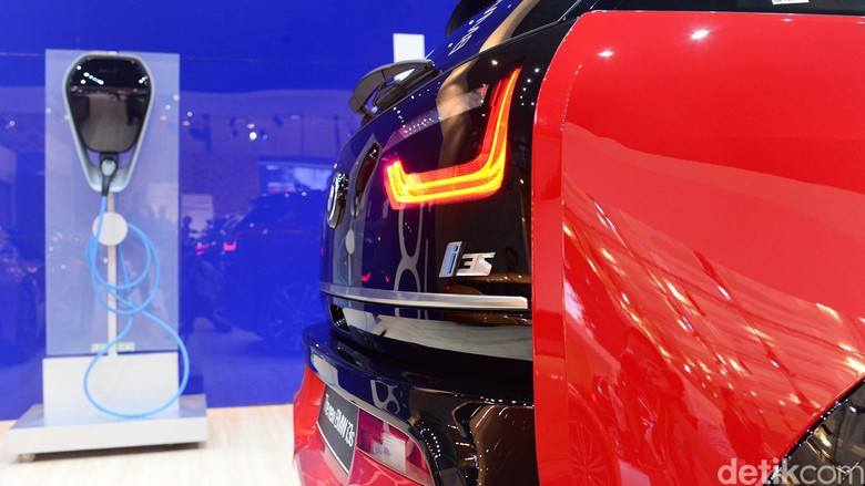 New BMW i3s memimpin jalan menuju era baru mobilitas. New BMW i3s secara resmi diluncurkan di GIIAS 2019, dengan varian kendaraan yang sepenuhnya listrik.