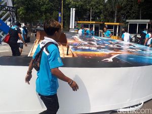 Tak Mampu Tahan Beban Penonton, Backdrop Gerbang Utama Indonesia Open Roboh Tak Mampu Tahan Beban Penonton, Backdrop Gerbang Utama Indonesia Open Roboh