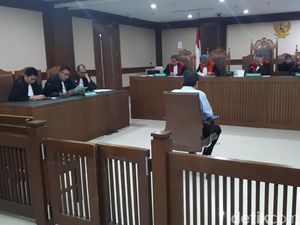 Pengusaha Bernard Kalalo Didakwa Suap Bupati Talaud Rp 595 Juta Pengusaha Bernard Kalalo Didakwa Suap Bupati Talaud Rp 595 Juta