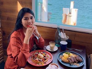 10 Momen Kulineran Seru Tunangan Rius Vernandes Saat di Luar Negeri