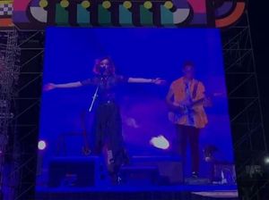 Eva Celia dan Sabrina Claudio Sukses Hangatkan Panggung WTF 2019 Eva Celia dan Sabrina Claudio Sukses Hangatkan Panggung WTF 2019