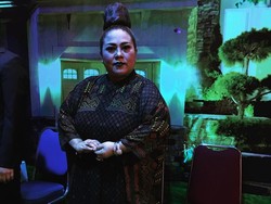 Jenguk Nunung ke Polda, Anak Bawakan Ini