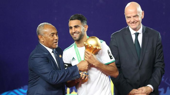 Riyad Mahrez berhasil mengantarkan Aljazair juara Piala Afrika 2019. (Foto: Suhaib Salem/Reuters) Riyad Mahrez berhasil mengantarkan Aljazair juara Piala Afrika 2019. (Foto: Suhaib Salem/Reuters)