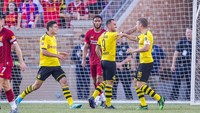 Paco Alcacer sudah berhasil membawa Dortmund unggul saat laga baru berjalan tiga menit. (Foto: Trevor Ruszkowski/Reuters)