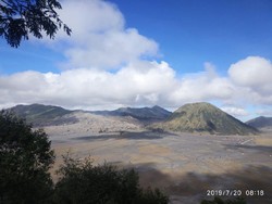 Batuk Gunung Bromo Tak Pengaruhi Warga Tengger di Pasuruan
