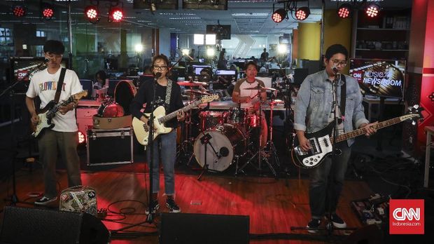 Live Streaming Music at Newsroom: Grrrl Gang