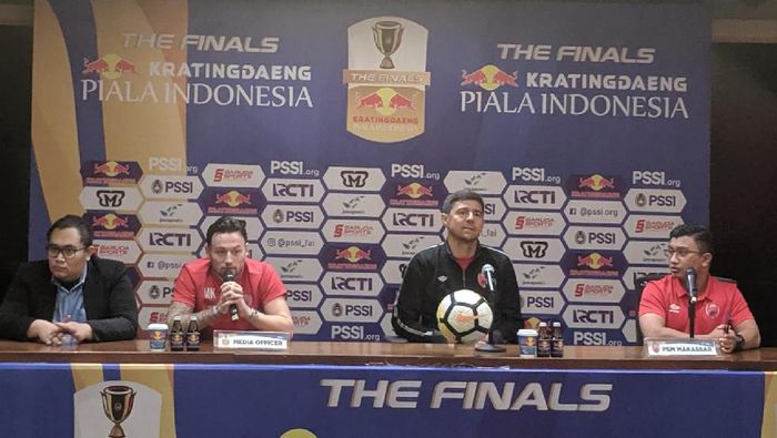 Gelandang PSM Marc Klok berjanji mengantarkan timnya juara Piala Indonesia 2018 (Foto: Putra Rusdi Kurniawan / detiksport) Gelandang PSM Marc Klok berjanji mengantarkan timnya juara Piala Indonesia 2018 (Foto: Putra Rusdi Kurniawan / detiksport)