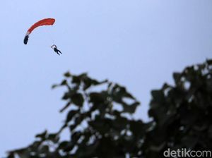 Prajurit TNI Jatuh Terjun Payung dari 1.600 Kaki Dirawat, Kondisi Stabil Prajurit TNI Jatuh Terjun Payung dari 1.600 Kaki Dirawat, Kondisi Stabil