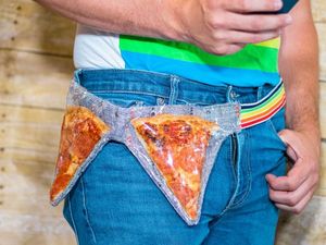 Kalau Barang-Barang Nggak Penting Ini Dijual, Kamu Mau Beli?