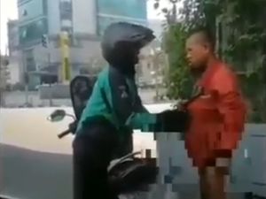 Apresiasi untuk Driver Ojol Pemberi Jaket ke Tunawisma yang Telanjang