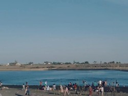 Akhir Pekan, Asyiknya Naik Perahu di Pantai Glagah Kulonprogo