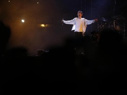 Troye Sivan sampai Ariana Grande, 5 Penyanyi yang Punya Lagu Kurang dari Semenit