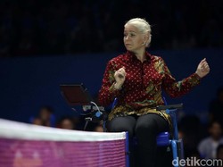 Rambut Pirang Platinum, Wasit Ini Curi Perhatian di Indonesia Open 2019