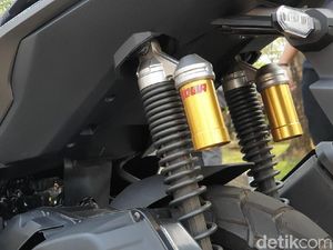 Skutik ADV 150 Pakai Shock Tabung, Mirip Honda Tiger Skutik ADV 150 Pakai Shock Tabung, Mirip Honda Tiger