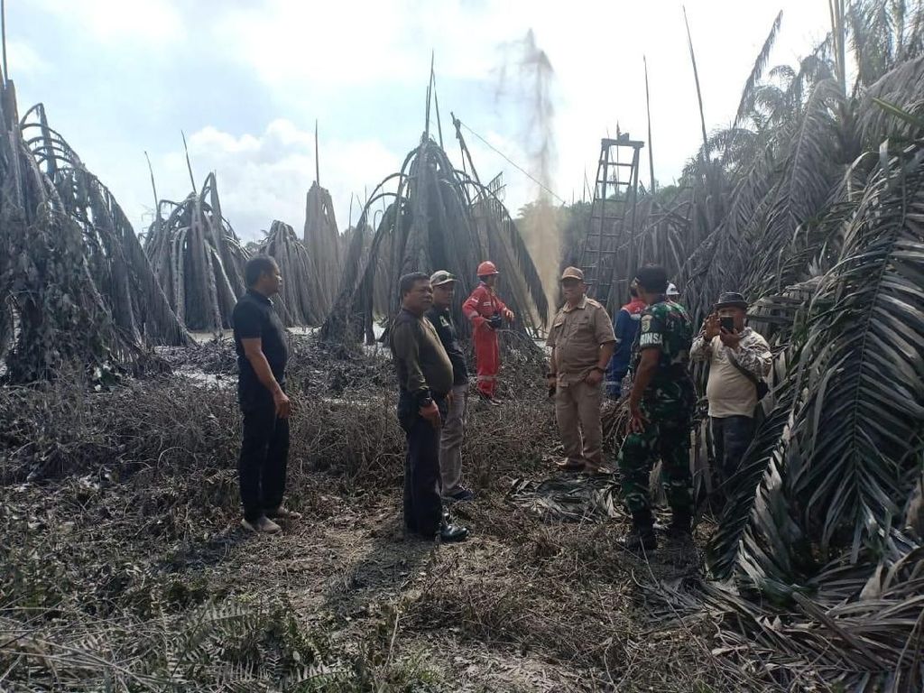 Gara-gara Pengeboran Ilegal, Sumur Minyak Semburkan Lumpur di Sumsel Gara-gara Pengeboran Ilegal, Sumur Minyak Semburkan Lumpur di Sumsel