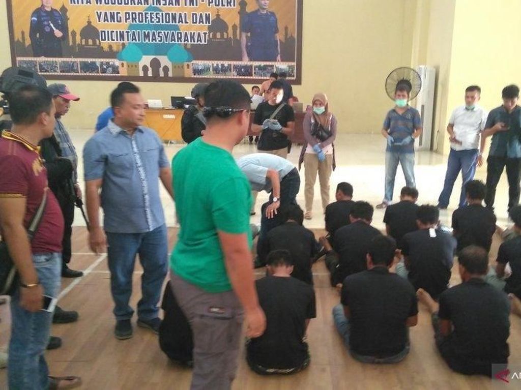 Tersangka Penganiayaan Anggota TNI-Polri di Jambi Jadi 41 Orang Tersangka Penganiayaan Anggota TNI-Polri di Jambi Jadi 41 Orang