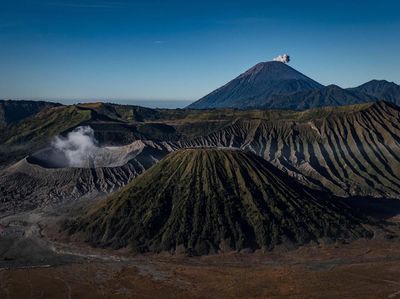 Bromo Memang Seindah Itu... Saat Kering atau Hijau