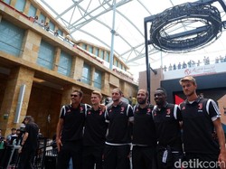 Buffon dan De Ligt Hebohkan Juventini di Singapura