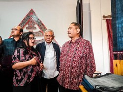 Menpar Resmikan Toko Oleh-oleh Danau Toba Batikta di Balige