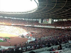 The Jakmania dan The Macz Man Adu Yel-yel di Stadion GBK The Jakmania dan The Macz Man Adu Yel-yel di Stadion GBK