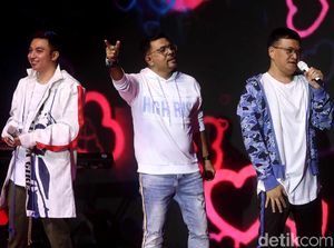 Kahitna Bikin Penonton Indonesia Open Nyanyi Bareng