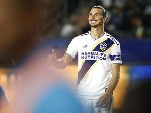 Bikin Hat-trick Sempurna, Ibrahimovic adalah Ferrari di Antara Fiat Bikin Hat-trick Sempurna, Ibrahimovic adalah Ferrari di Antara Fiat