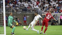 Madrid mendapat peluang pertamanya pada menit ke-11 lewat sepakan jarak dekat Karim Benzema tapi bisa ditepis oleh Manuel Neuer. Empat menit berselang, Madrid kebobolan oleh gol Corentin Tolisso.
