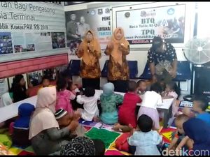 Jangan Terlantar! Ada Sekolah Anak Pengasong di Terminal Tegal