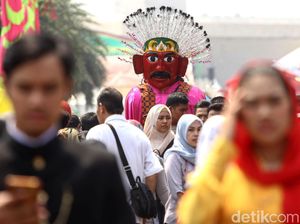 Suasana Lebaran Betawi di Monas
