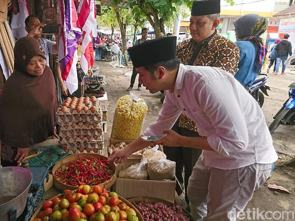 Ini Kata Wagub Emil Dardak Soal Harga Cabai di Jatim yang Melambung Ini Kata Wagub Emil Dardak Soal Harga Cabai di Jatim yang Melambung