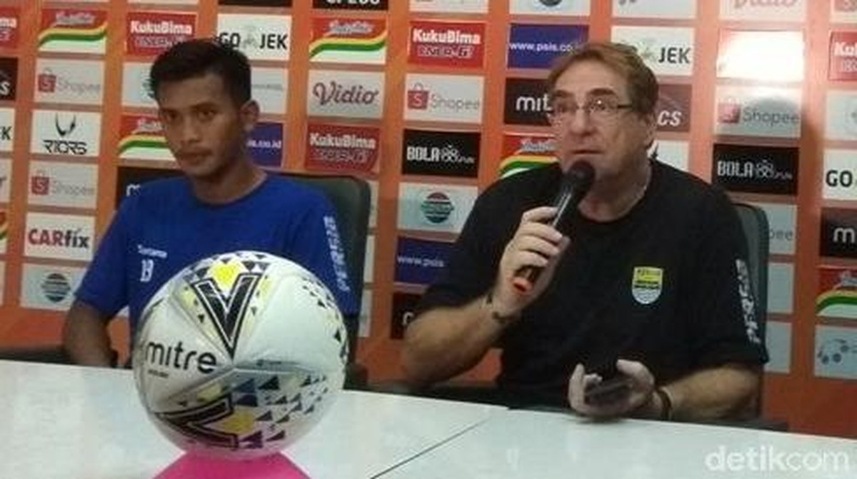 Pelatih Persib Bandung selepas memetik kemenangan atas PSIS Semarang. (Foto: Eko Susanto/detikcom)