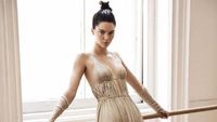 7 Pose Foto Kontroversial Kendall Jenner yang Bikin Heboh Jagat Internet