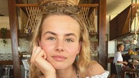 Annekee Molenaar adalah anak pesepakbola Keje Molenaar, yang memperkuat Ajax Amsterdam di tahun 1980-an (Instagram @anneekemolenaar)